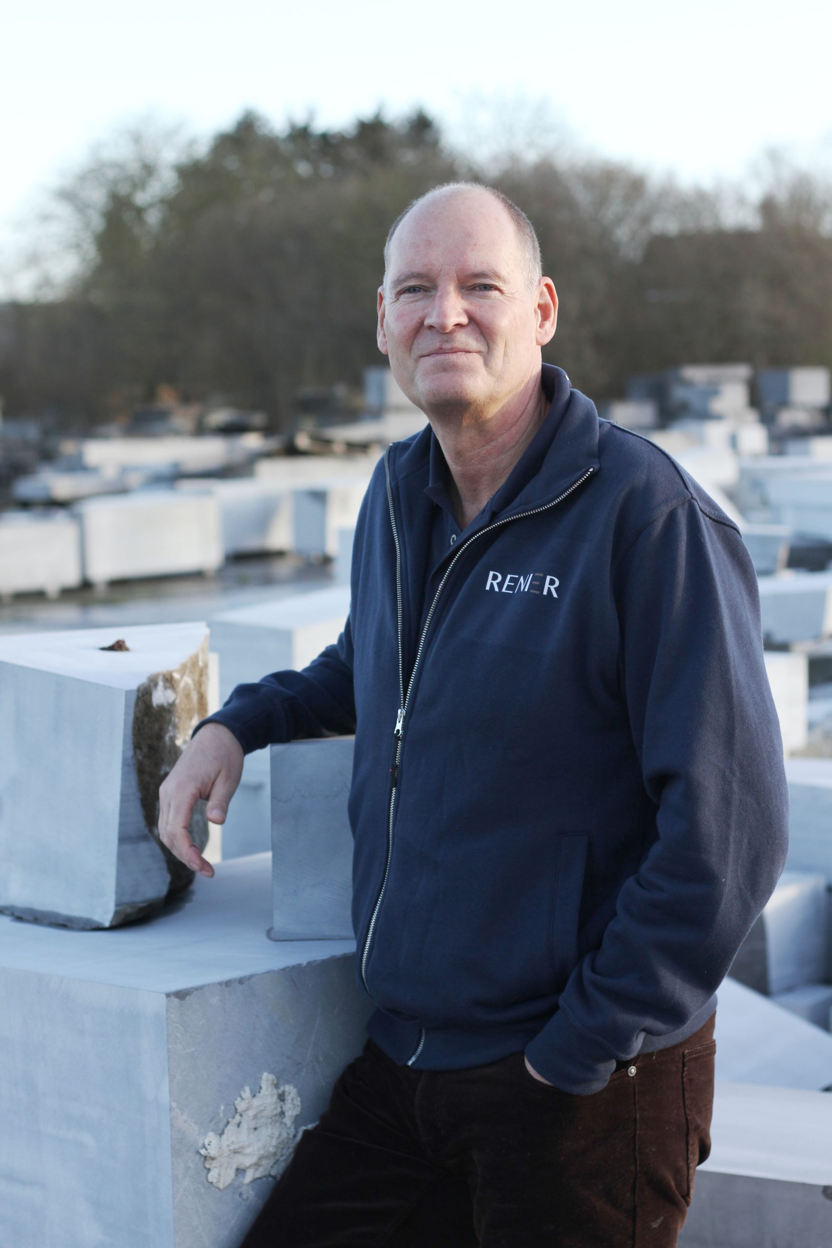Frank CEO grossiste en pierres naturelles Renier