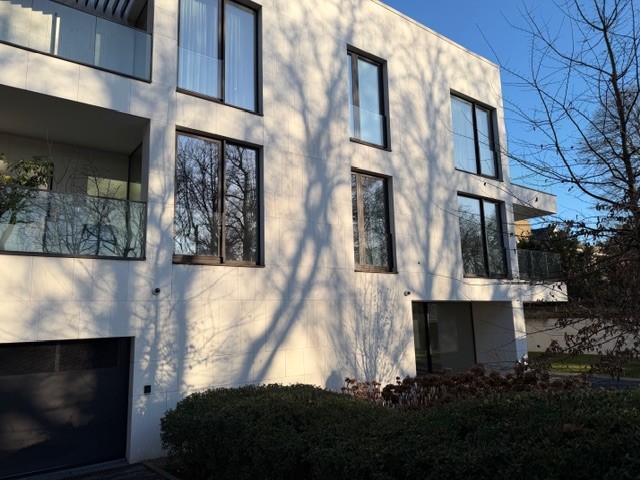 Architecturale gevelbekleding in Piedra Paloma witte natuursteen