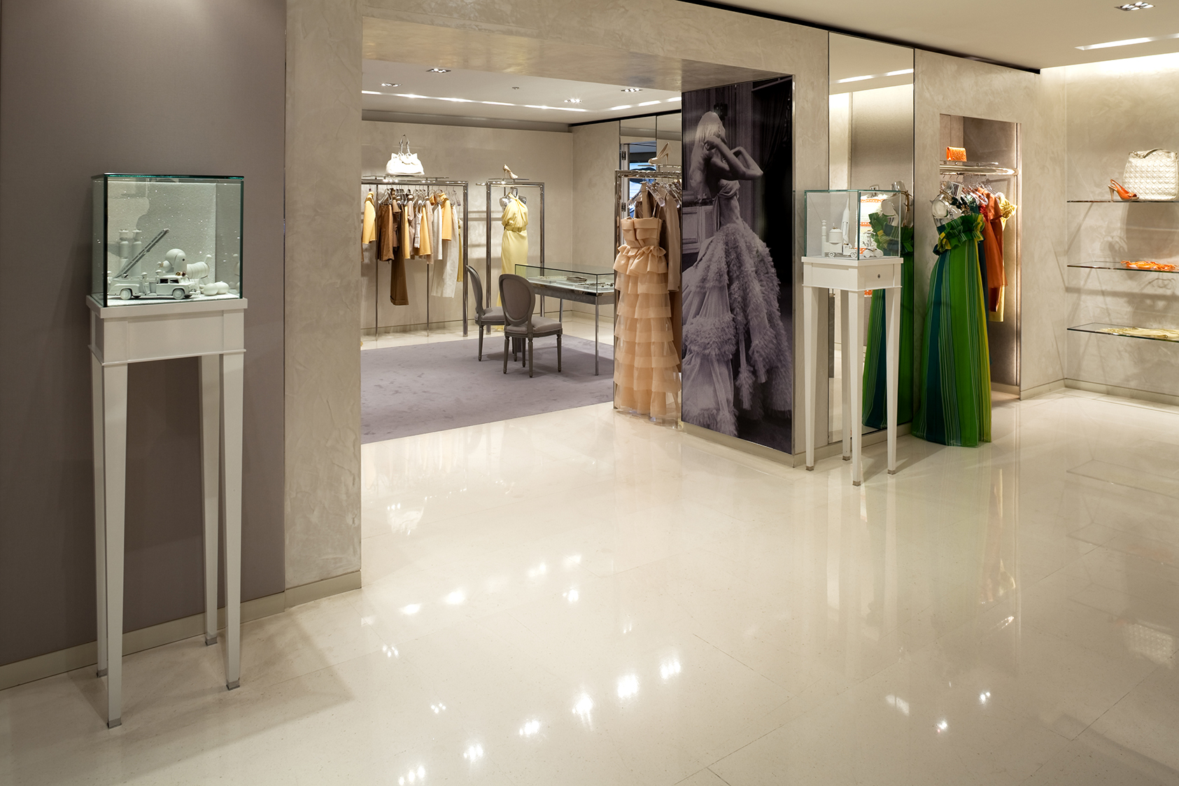 Luxe retail interieur in Piedra Paloma natuursteen