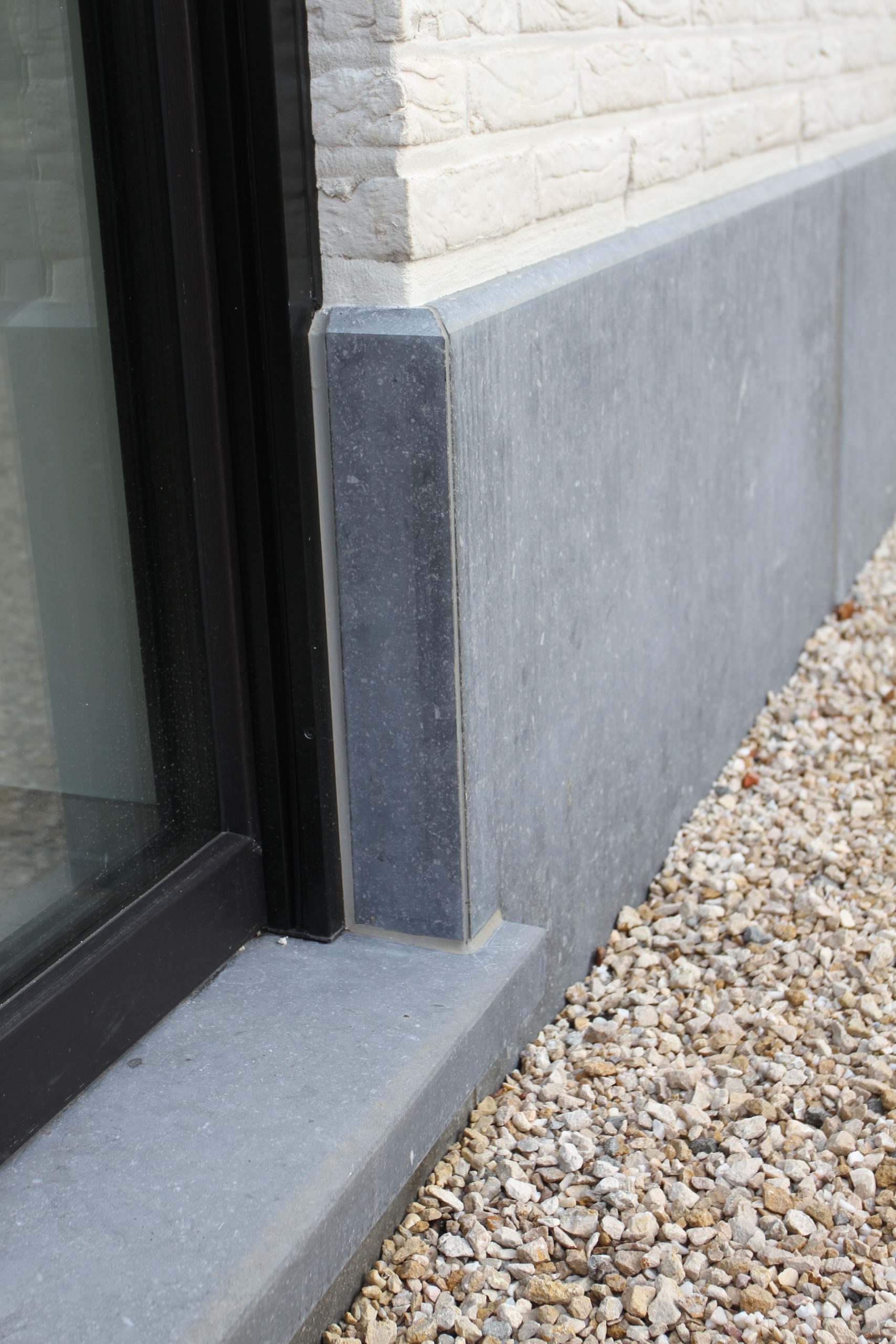 Appui de fenêtre sur mesure en pierre naturelle